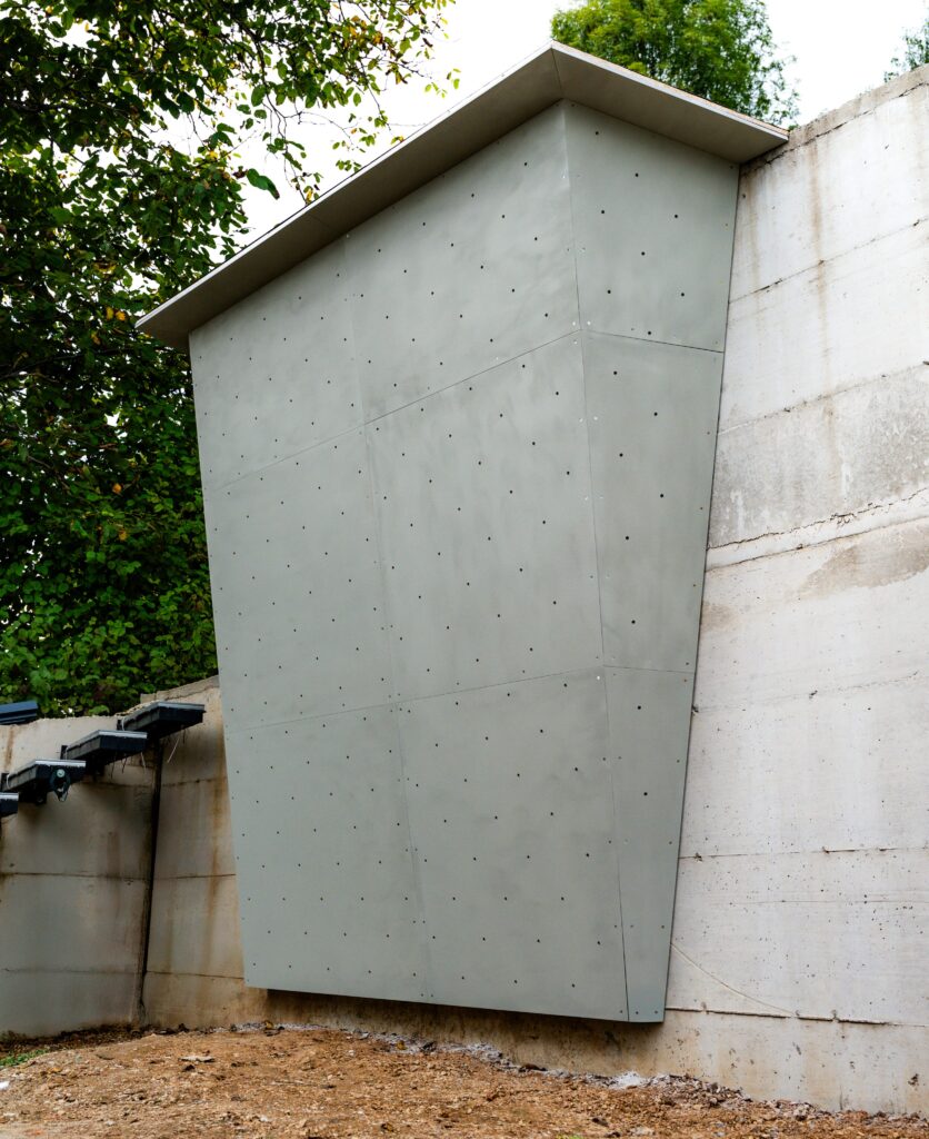 Lezecká stena na dvore